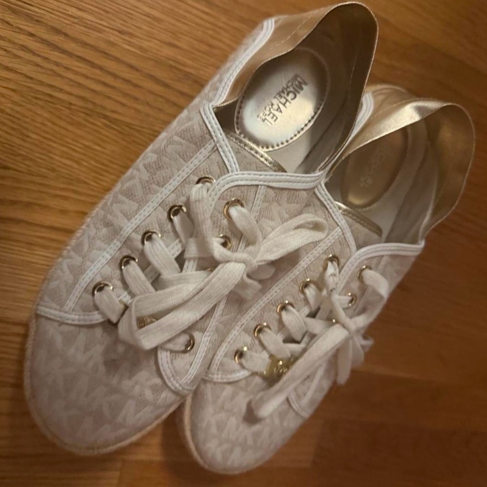 MICHAEL KORS SHOES SIZE 6